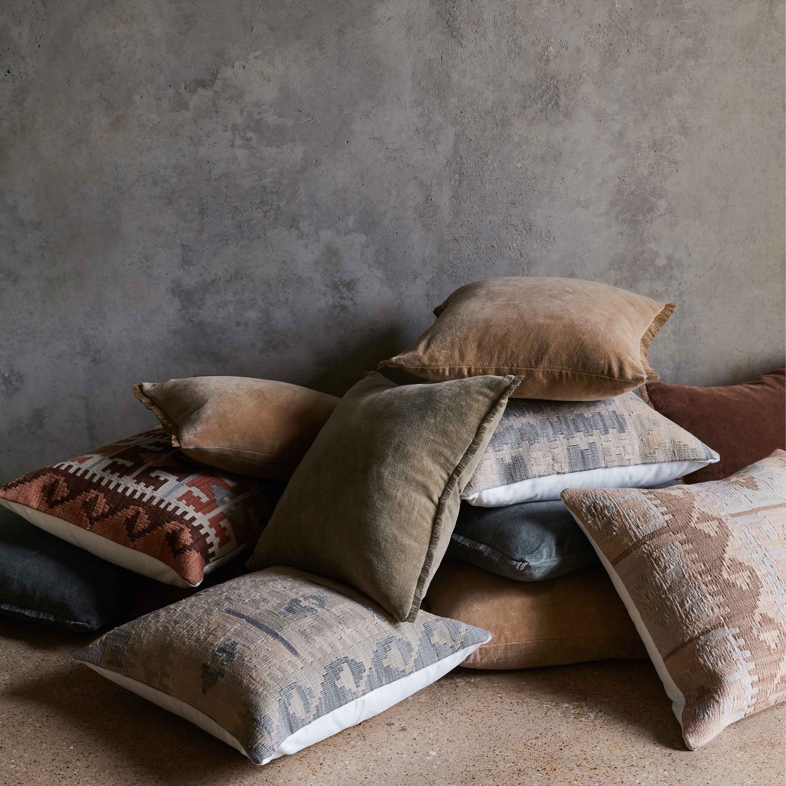 Refined Modern Kilim Decorative Pillow - Image 11