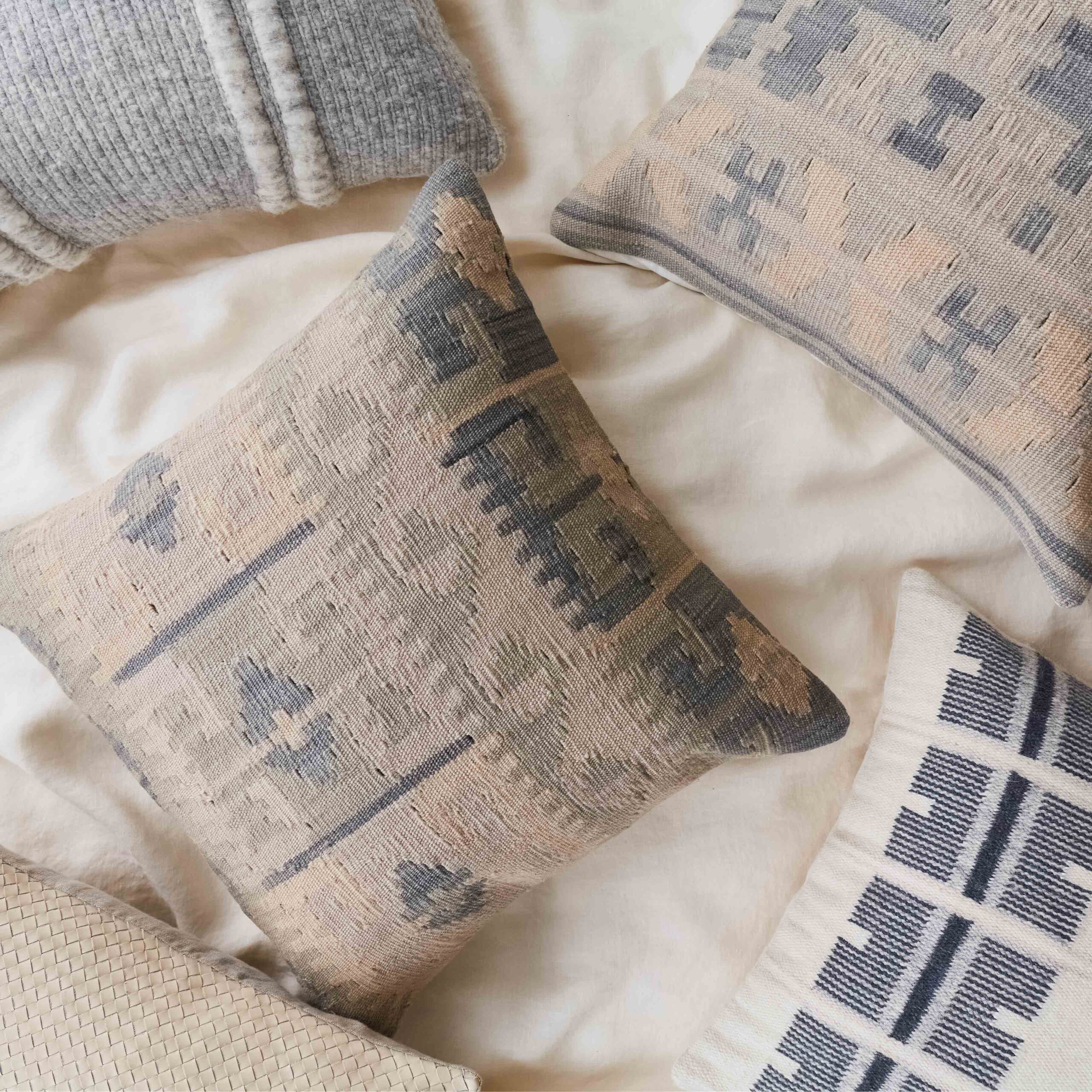 Refined Modern Kilim Decorative Pillow - Image 2